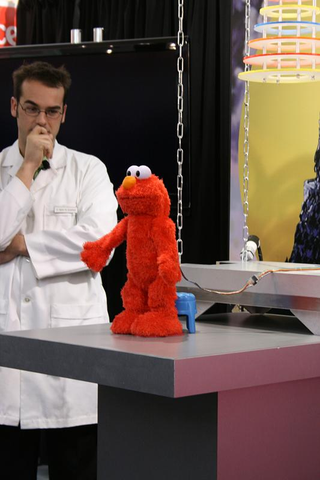 Illustration for article titled First Video of Elmo Live Singing and Dancing Shows He Got Skillz